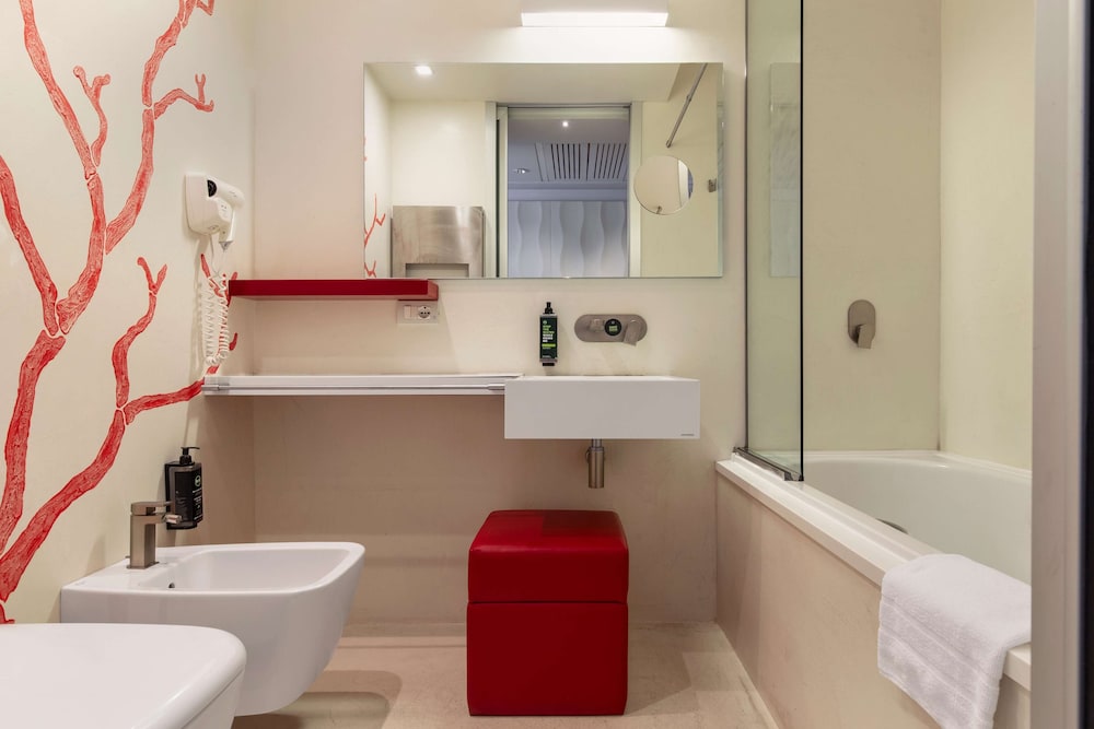 Standard Double Room - Photo 13