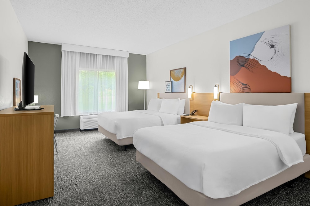 Room, 2 Queen Beds, Accessible, Bathtub (Mobilty & Hearing) - Photo 2