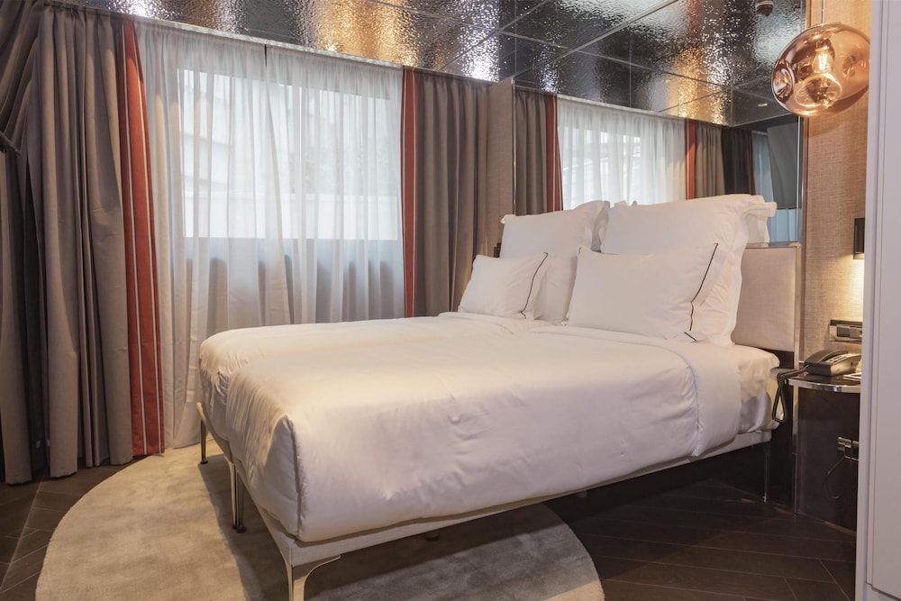 Family Room, 1 King Bed with Sofa bed