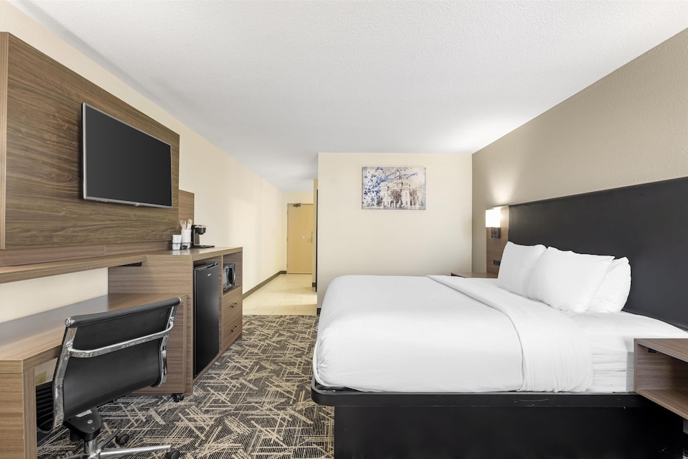 Suite, 1 King Bed, Non Smoking, Jetted Tub - Photo 1
