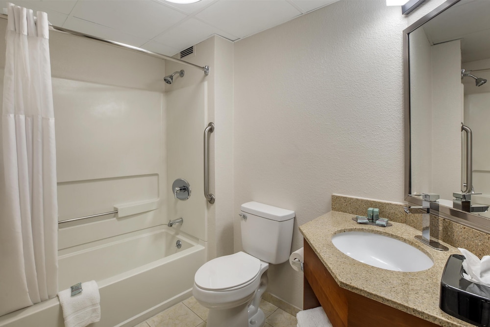 Suite, 2 Queen Beds, Non Smoking, Refrigerator & Microwave (Living Room;with Sofabed) - Photo 9