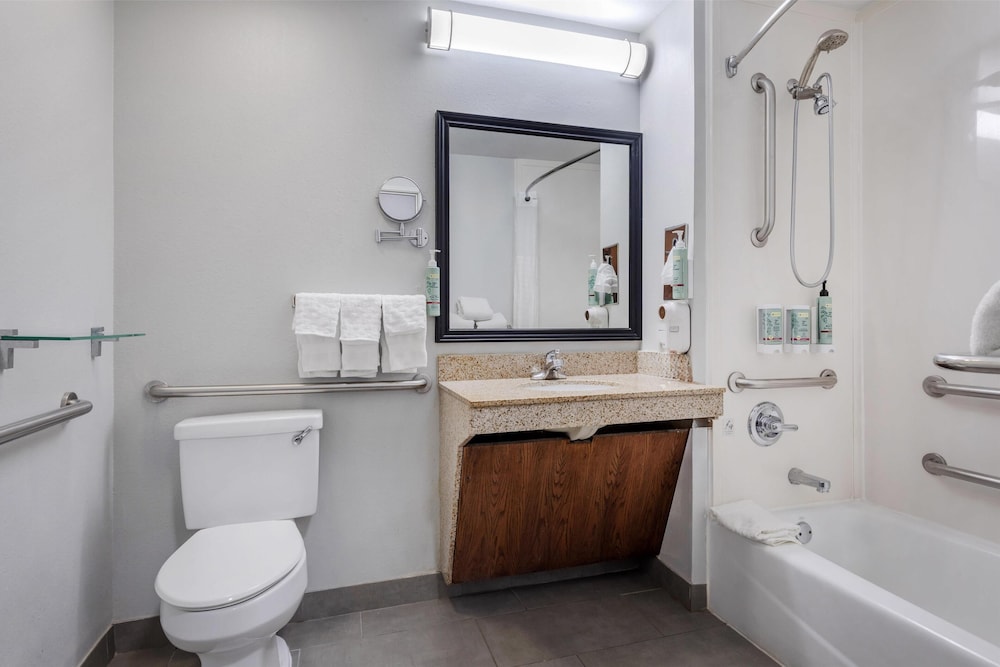 Standard Room, 2 Queen Beds, Accessible, Refrigerator & Microwave - Photo 4