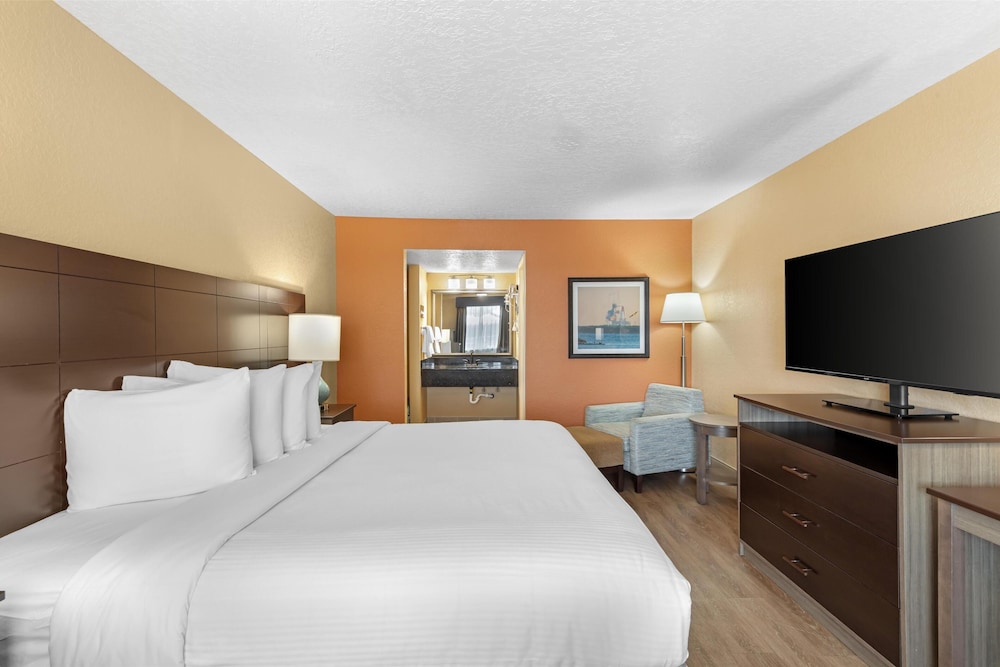 Standard Room, 1 Double Bed, Non Smoking, Refrigerator & Microwave (Shower Only) - Photo 1