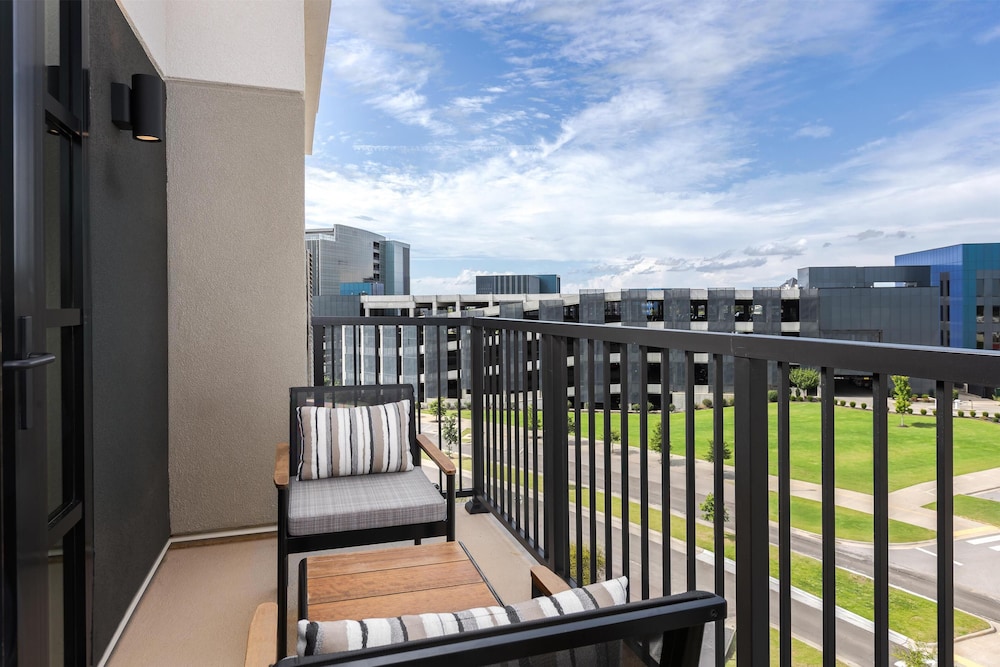 Standard Room, 1 King Bed, Balcony
