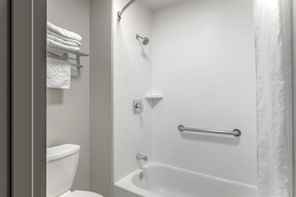 Suite, 2 Queen Beds, Non Smoking (with Sofabed) - Photo 4
