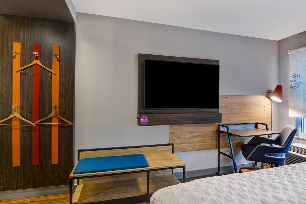 Room, 2 Queen Beds, Accessible, Bathtub