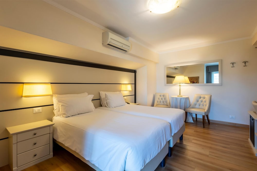 Superior Twin Room, Sea View, Beachfront photo 3