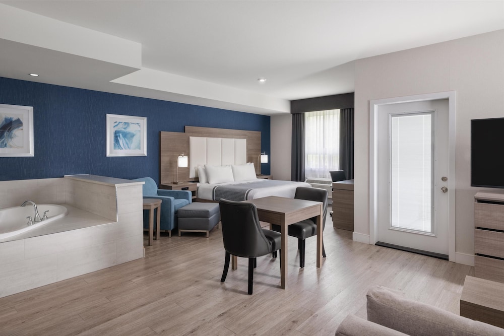Suite, 1 King Bed, Non Smoking, Jetted Tub (with Sofabed) - Photo 2