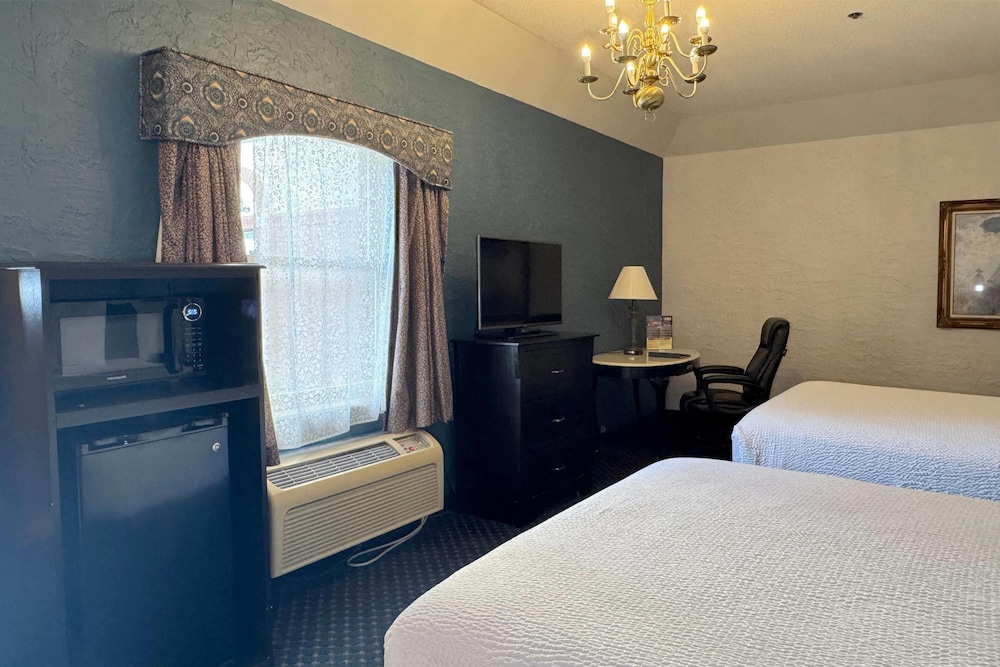 Room, 2 Queen Beds, Mobility Accessible, Non Smoking (Bathtub W/grab Bars) - Photo 2