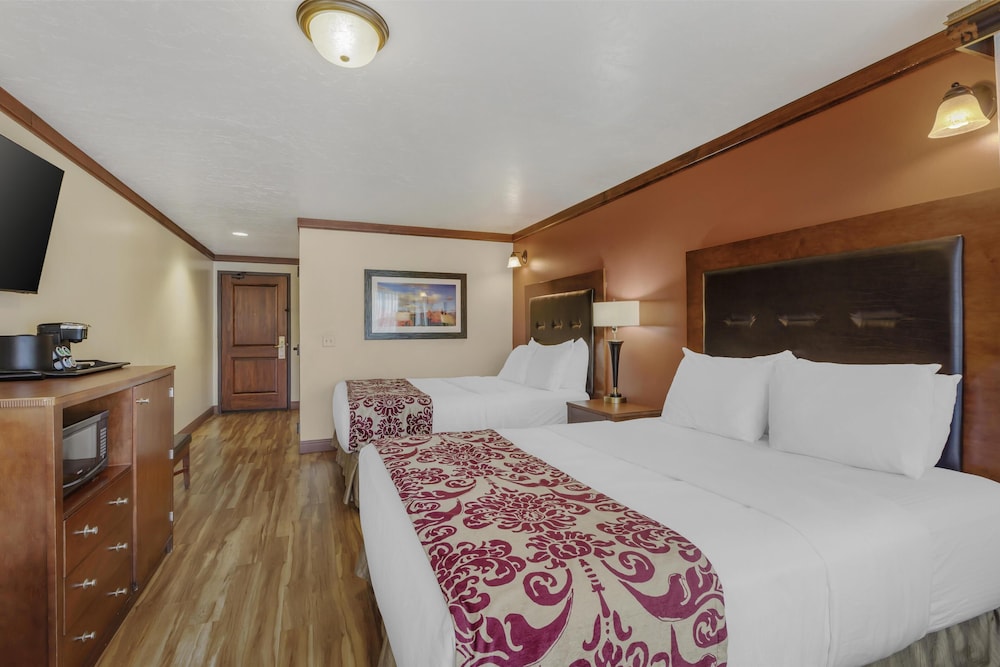 Standard Room, 2 Queen Beds, Non Smoking, Balcony photo 2