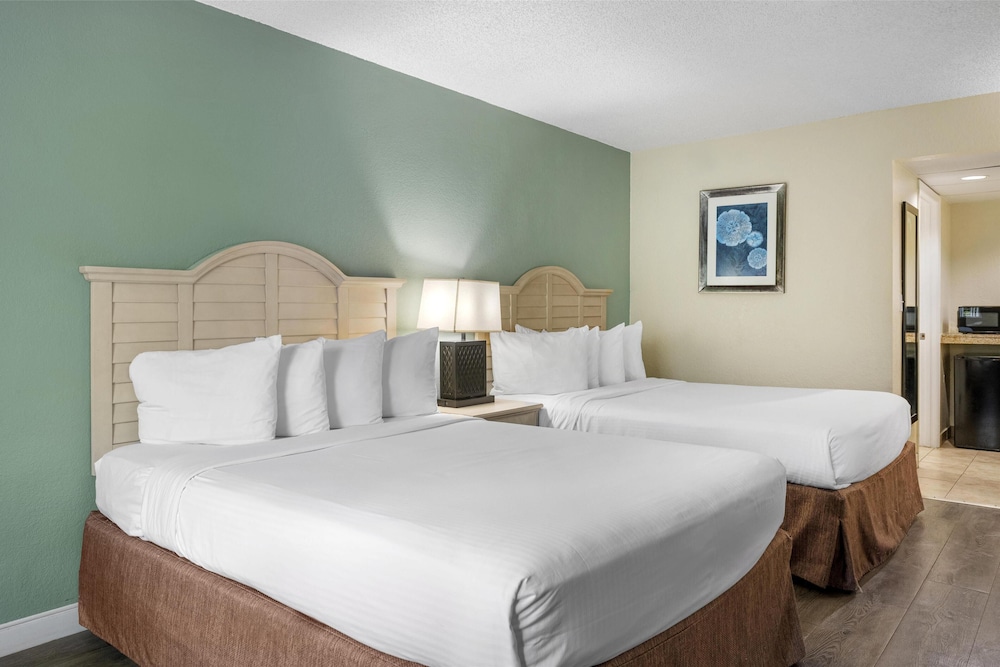 Standard Room, 2 Queen Beds, Non Smoking, Refrigerator & Microwave - Photo 2