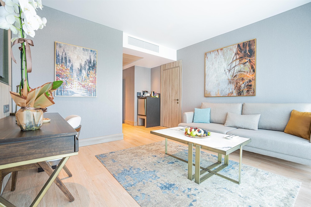 Executive Suite, City View photo 2