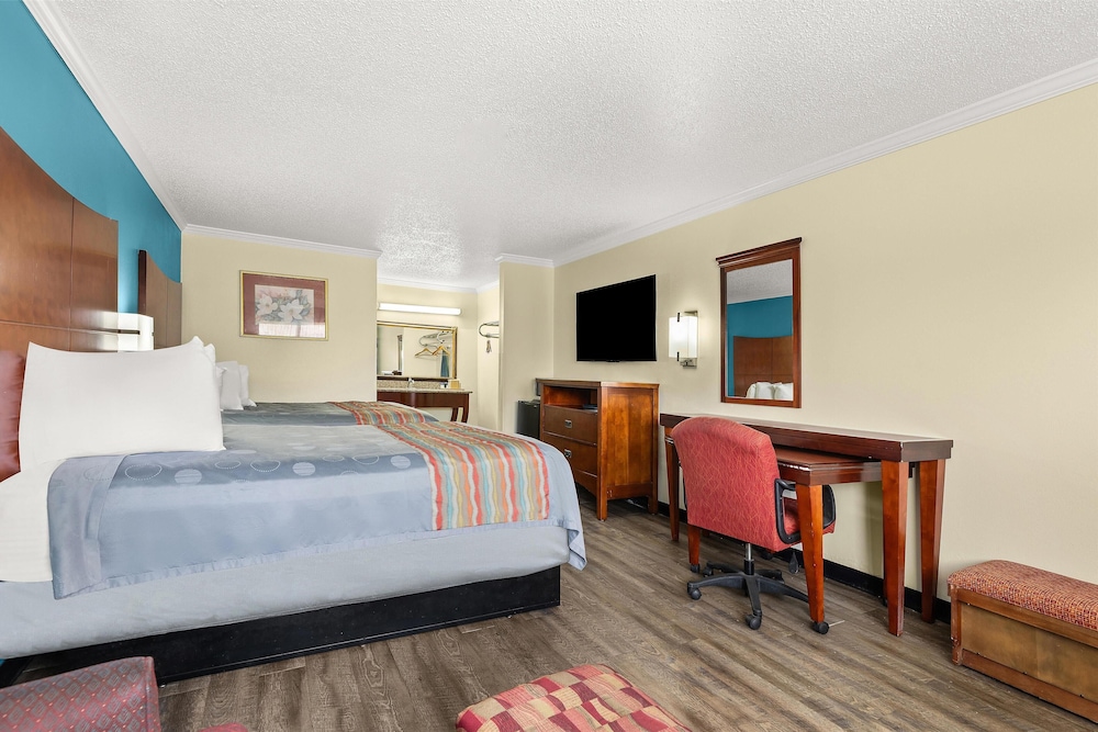 Room, 2 Double Beds, Non Smoking - Photo 5