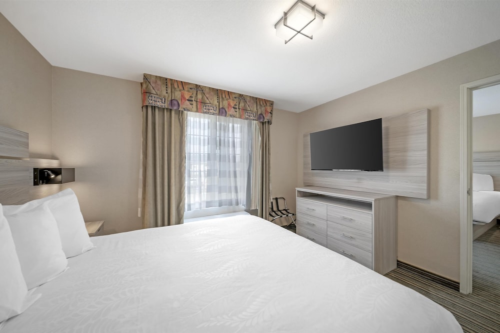 Family Suite, Multiple Beds, Non Smoking, Refrigerator & Microwave (with Single Sofabed) - Photo 5
