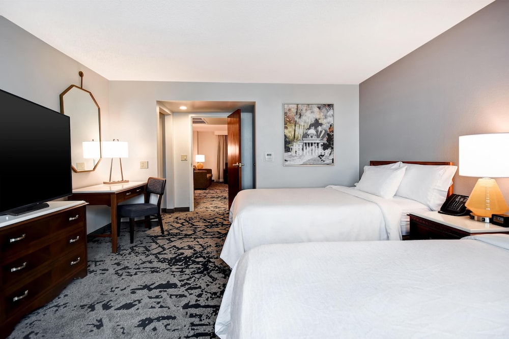 Suite, 2 Double Beds, Accessible, Bathtub (Mobility & Hearing) - Photo 3