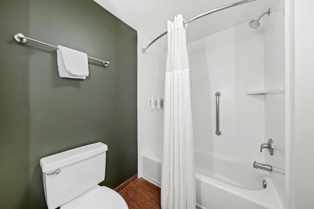 Room, 2 Queen Beds - Photo 2