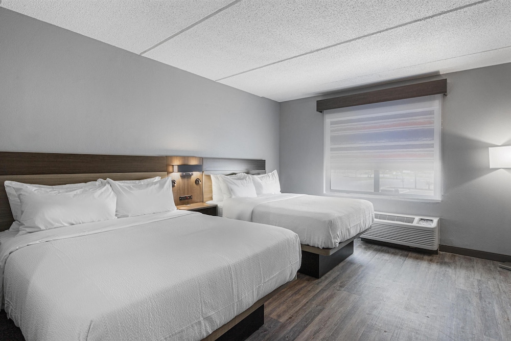 Suite, 2 Queen Beds, Non Smoking (with Sofabed) - Photo 3