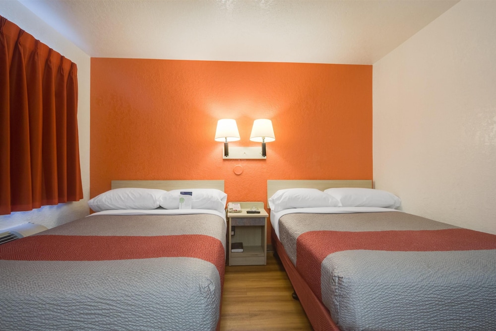 Deluxe Room, 2 Double Beds, Non Smoking, Refrigerator & Microwave photo 3