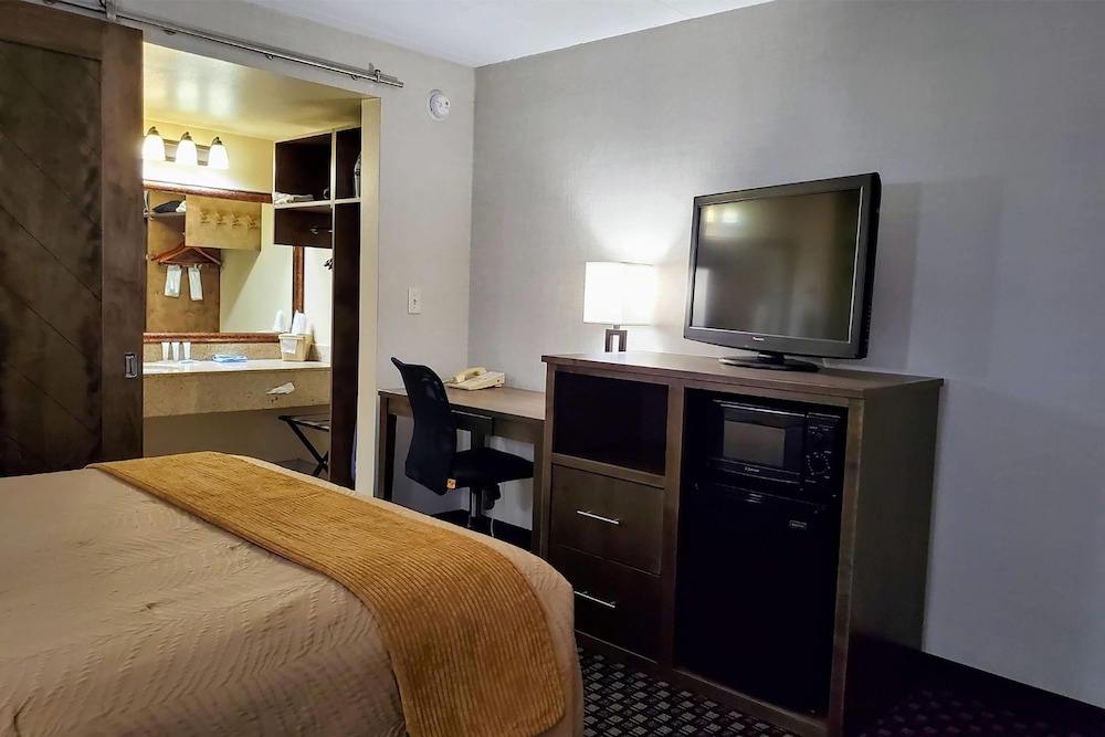 Room, 1 Queen Bed, Non Smoking (Efficiency) - Photo 2