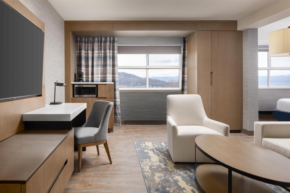 Studio Suite, 1 King Bed with Sofa bed
