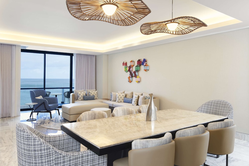 Suite, 1 King Bed (amai)