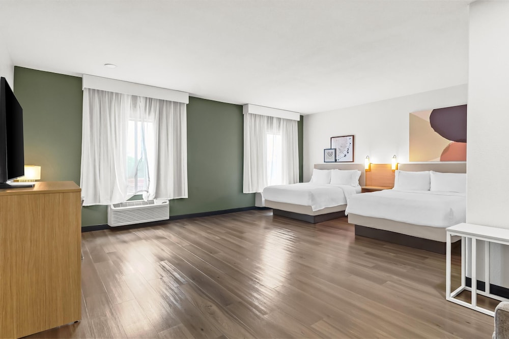 Room, 2 Queen Beds, Accessible (Mobility & Hearing, Roll-in Shower) - Photo 3