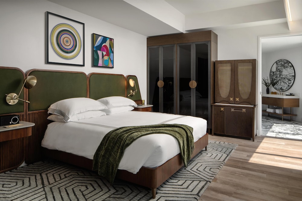 Studio Suite, Corner - Photo 2