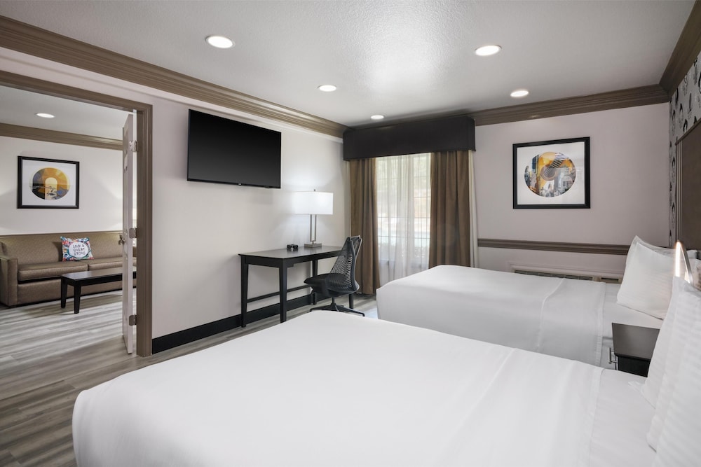 Suite, 1 Twin Bed, Accessible, Refrigerator & Microwave photo 2
