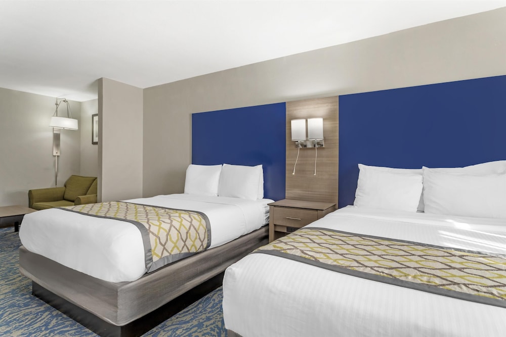 Suite, 2 Queen Beds, Non Smoking (with Sofabed) - Photo 2