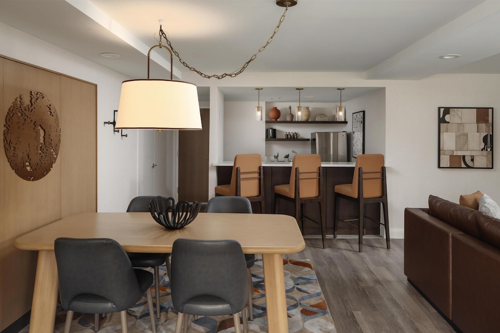 Lakefront Studio Suite with Patio, 1 King Bed