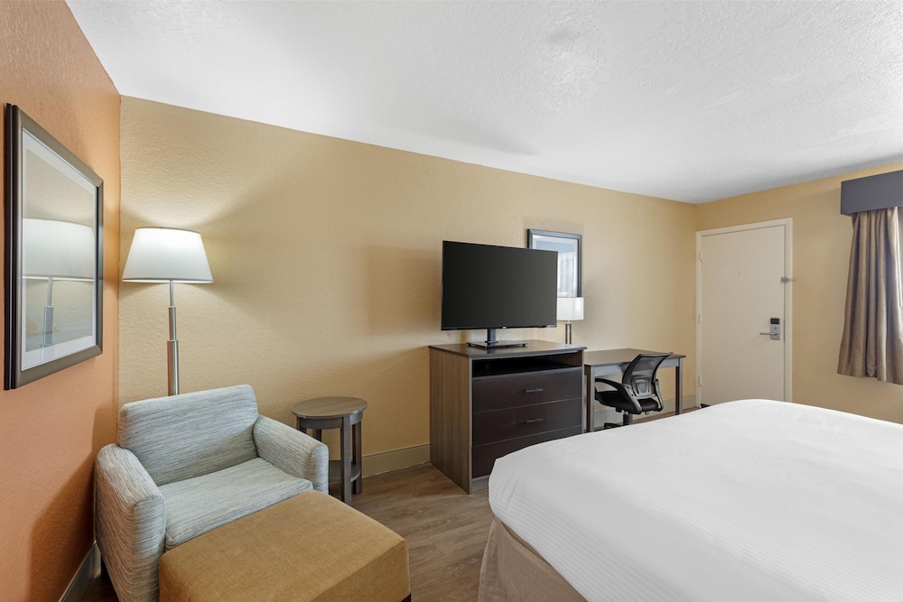 Standard Room, 1 Double Bed, Non Smoking, Refrigerator & Microwave (Shower Only) - Photo 2