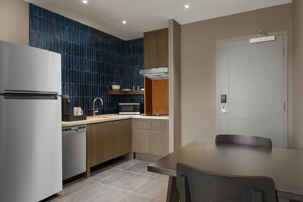 Executive Suite, Multiple Beds, 2 Bathrooms (Hearing)