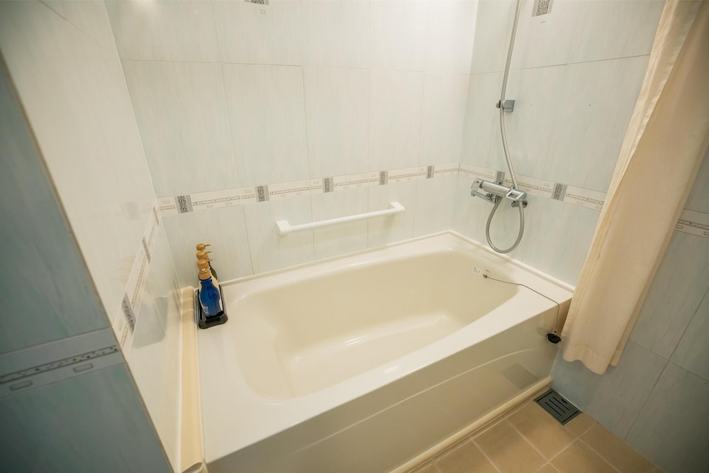 Standard Room, 1 King Bed, Balcony, Ocean View photo 2