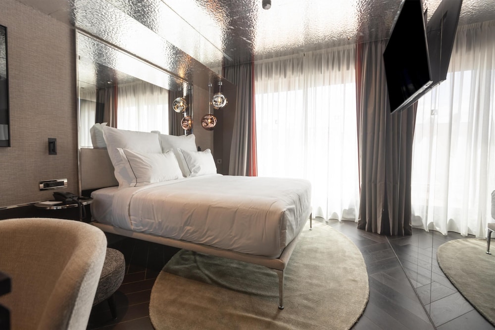 Suite, 1 King Bed, Balcony