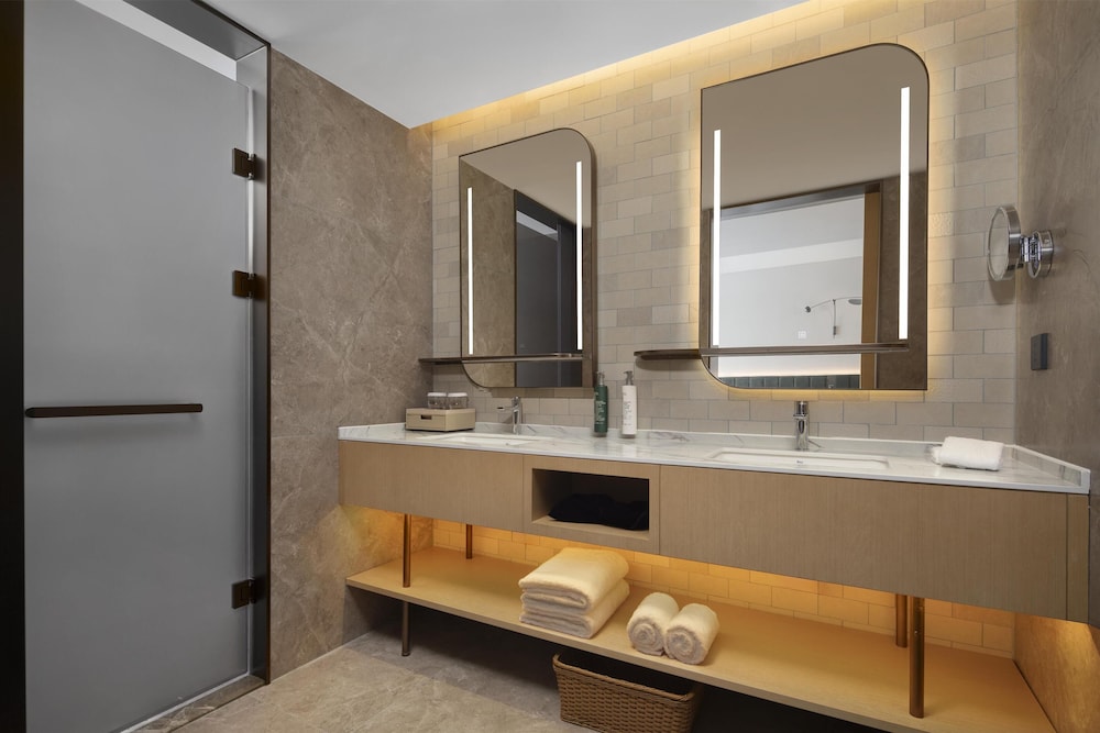 Deluxe Room, 1 King Bed