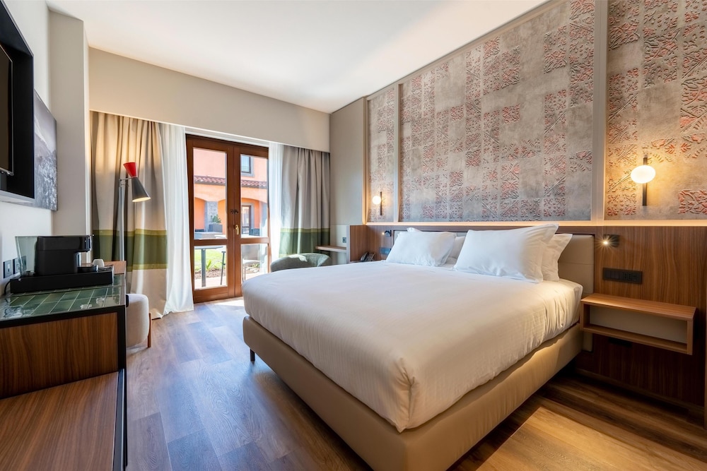 Room, 1 King Bed, Patio