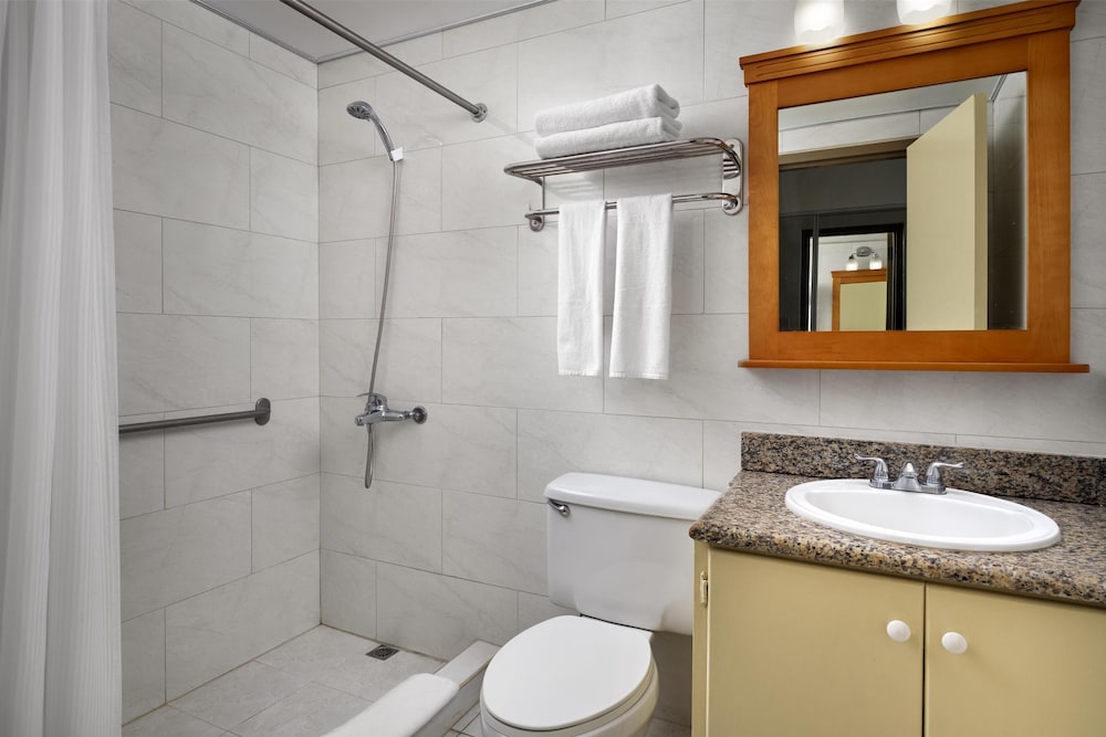 Suite, Multiple Beds, Non Smoking, Kitchen - Photo 2
