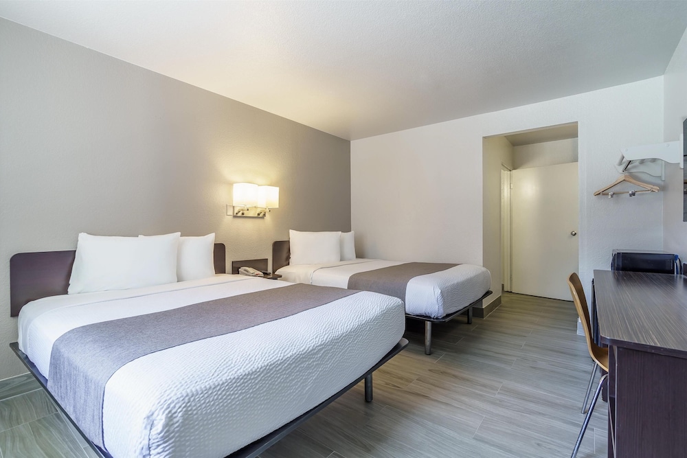 Deluxe Room, 2 Double Beds, Non Smoking, Refrigerator & Microwave photo 1