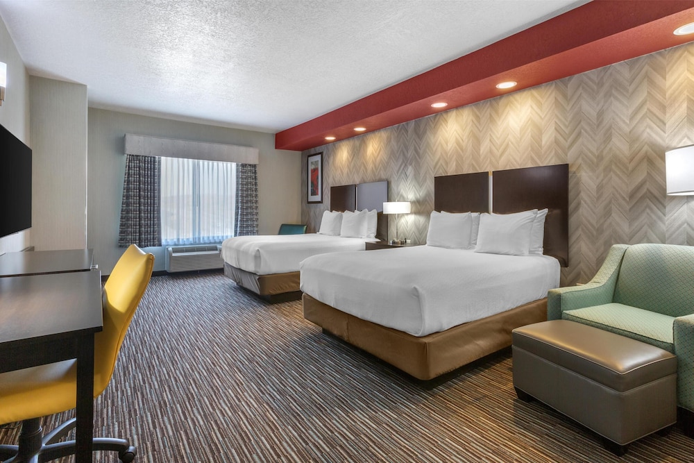 Standard Room, 2 Queen Beds, Accessible, Bathtub