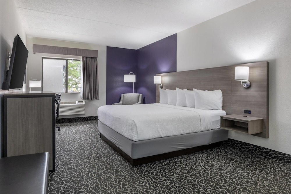 Suite, 1 King Bed, Non Smoking, Hot Tub - Photo 1