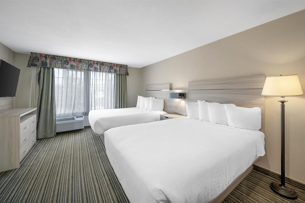 Family Suite, Multiple Beds, Non Smoking, Refrigerator & Microwave (with Single Sofabed) - Photo 2