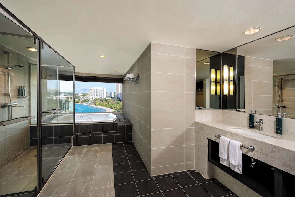 Premier Room, 1 King Bed, Garden View - Photo 5