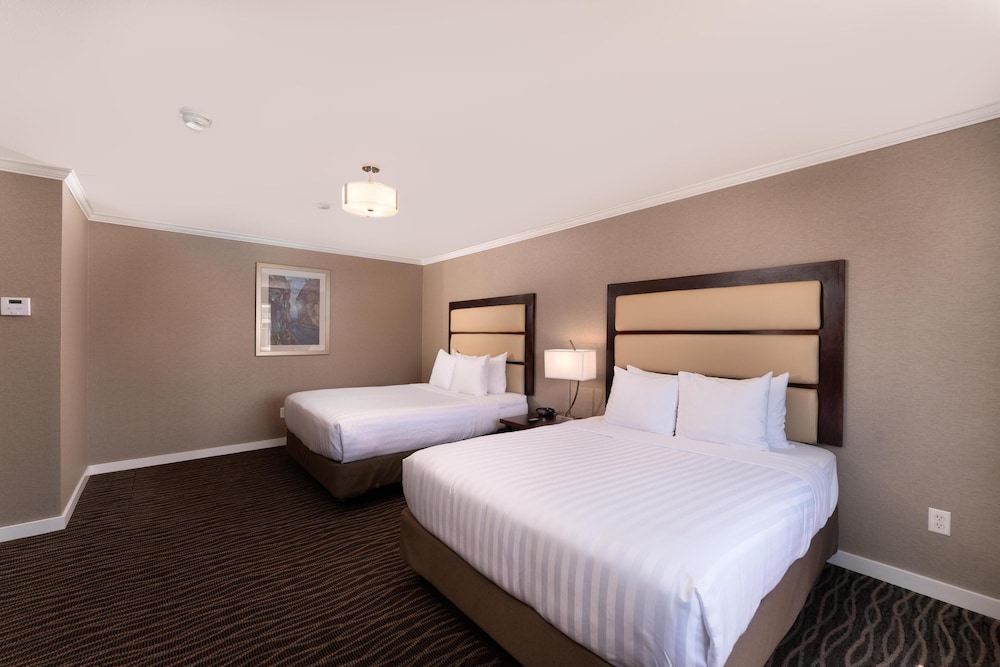 Suite, Multiple Beds, Non Smoking, Jetted Tub