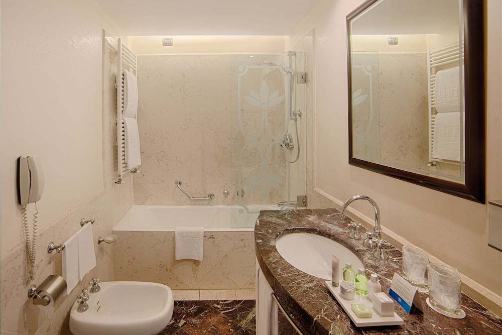Standard Room (View) thumbnail 6