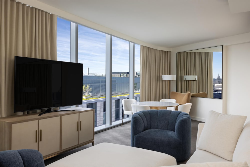 Suite, 1 King Bed