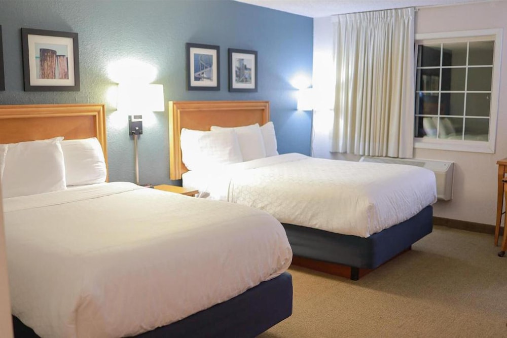 Standard Room, 2 Double Beds, Bathtub photo 2