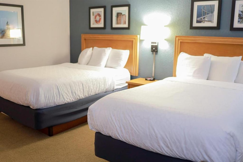 Standard Room, 2 Double Beds, Bathtub photo 1