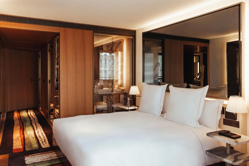 Room, 1 King Bed, Air conditioning (Sax King Room with City View)