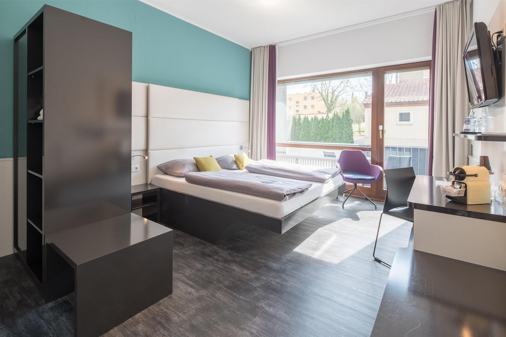 Family Room, 3 Twin Beds - Photo 2