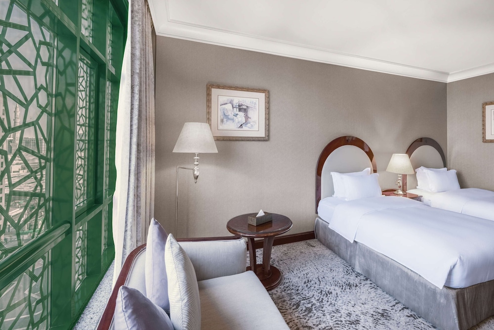 Twin Hilton Deluxe Plus thumbnail 5